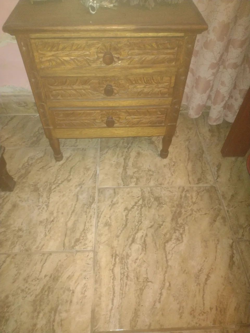 Criado mudo com 03 gavetas. - Foto 2