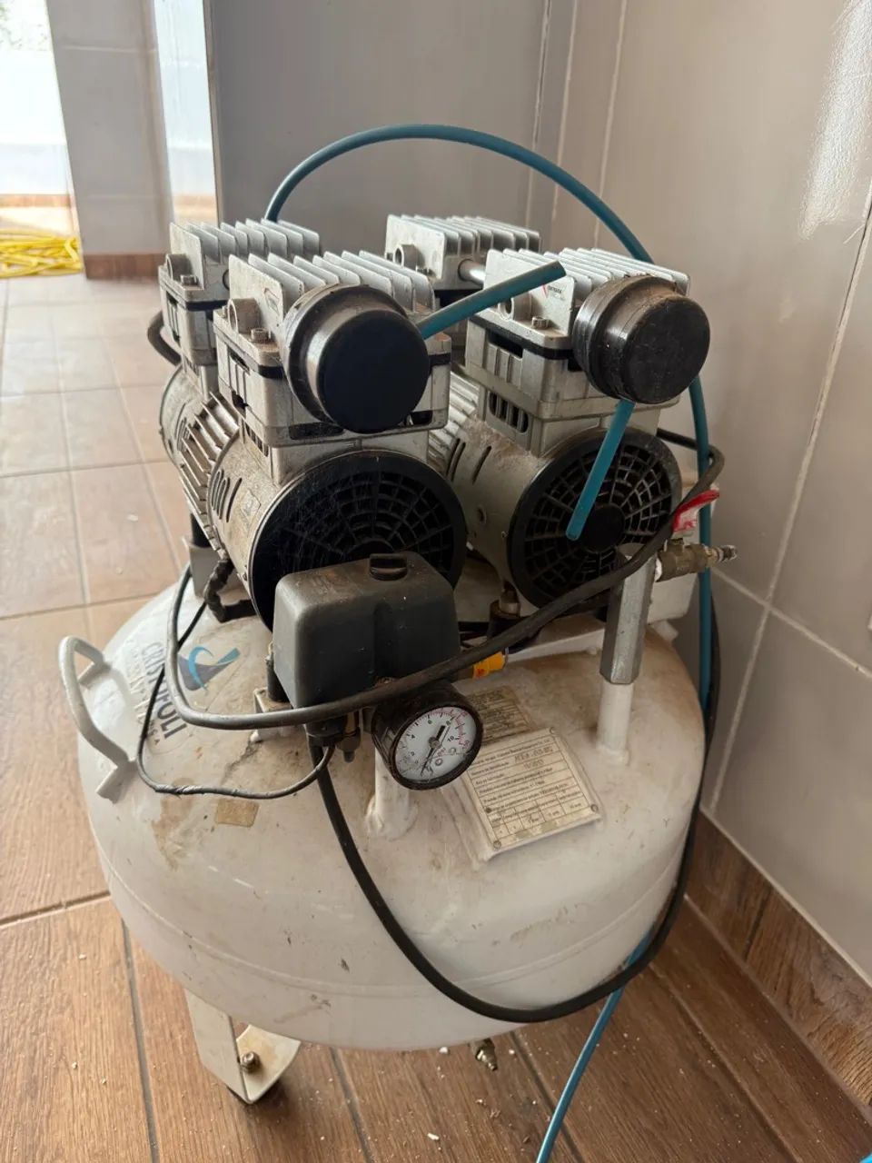 Vendo compressor odontológico 