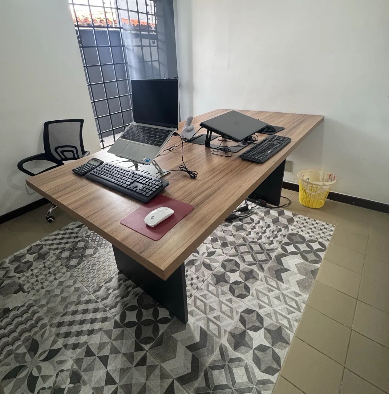 Mesa de reuniões de escritório  - Foto 3