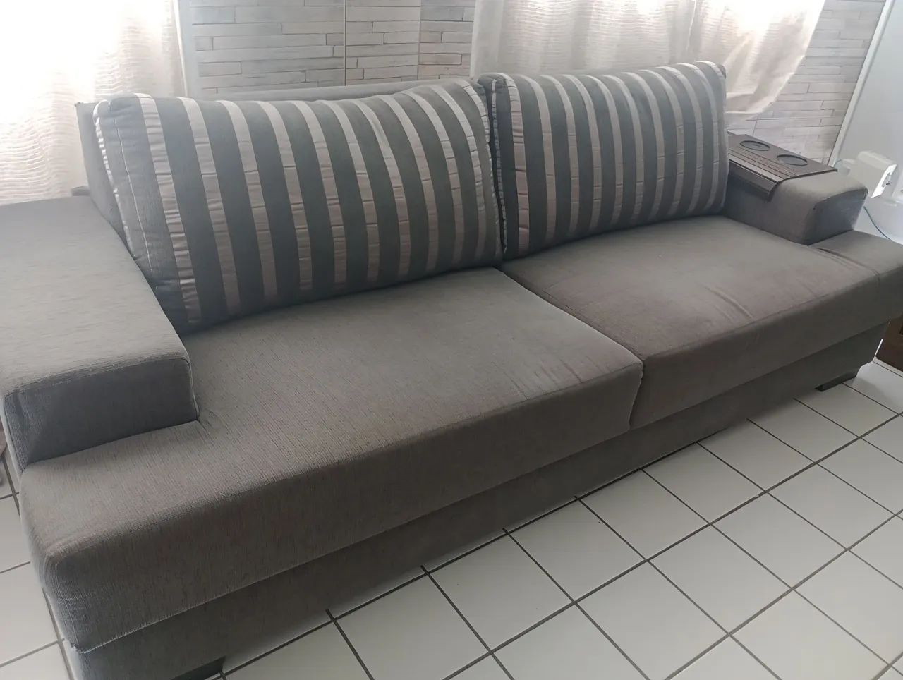 Conjunto de Sofá 2 e 3 lugares em excelente estado 