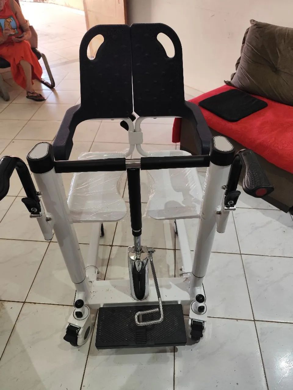 Cadeira  de transferência banho e passeio - Foto 5