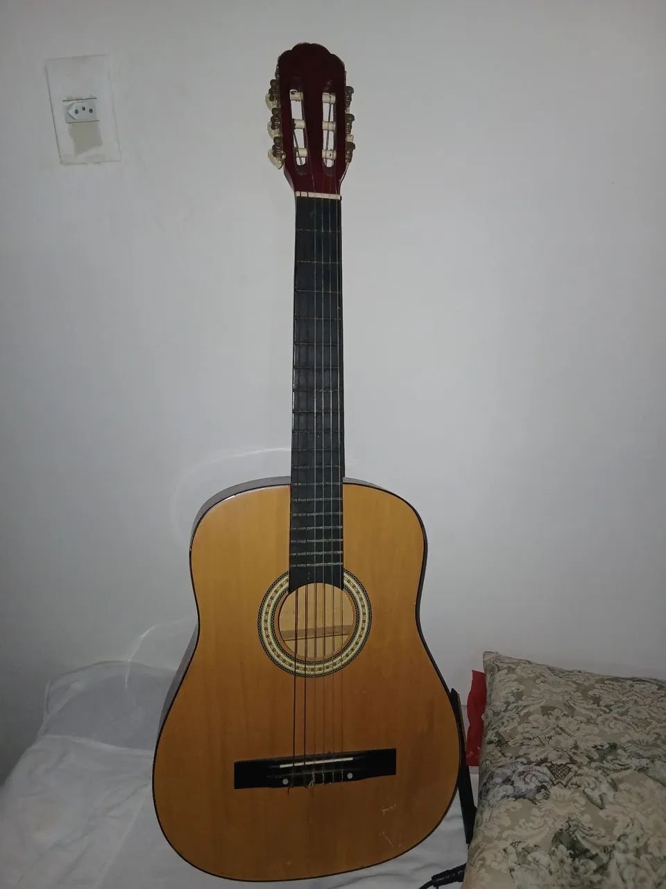 Violão, em perfeito estado, precisa trocar uma corda - Foto 6