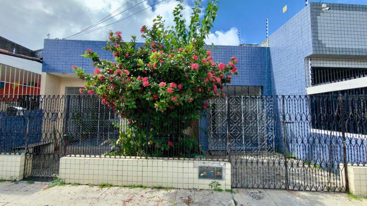 CASA EM RUA PÚBLICA NO COSTA E SILVA [2640]