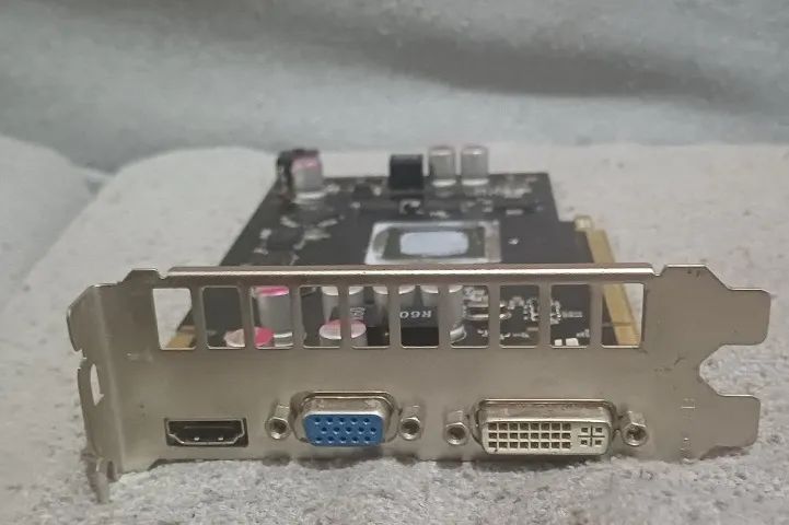 Placa de vídeo 9800GT C/DEF - Foto 2