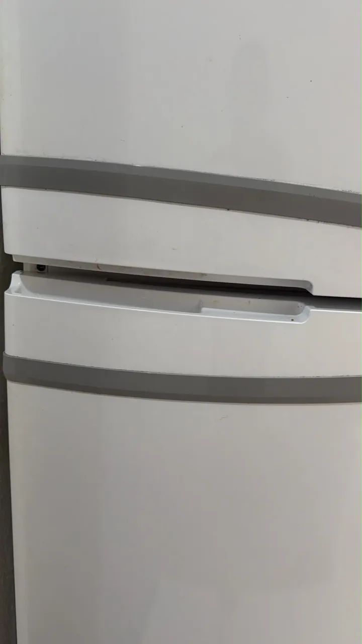 GELADEIRA A VENDA
