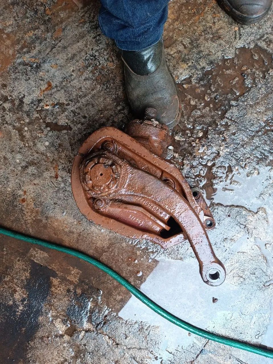 Setor de direção caminhão 608