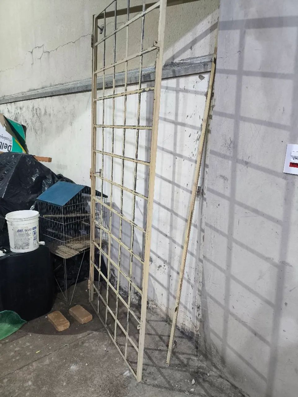 Grade de ferro de proteção de porta