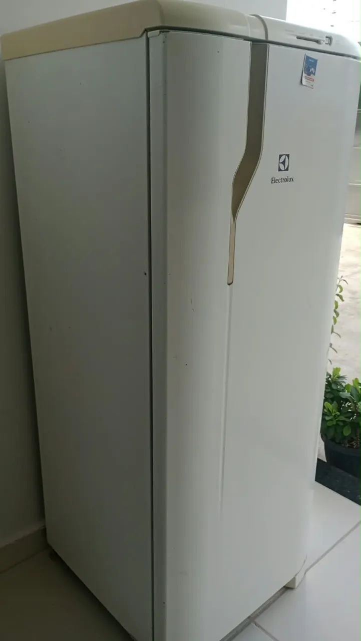 Vendo geladeira funcionando muito bem  - Foto 3