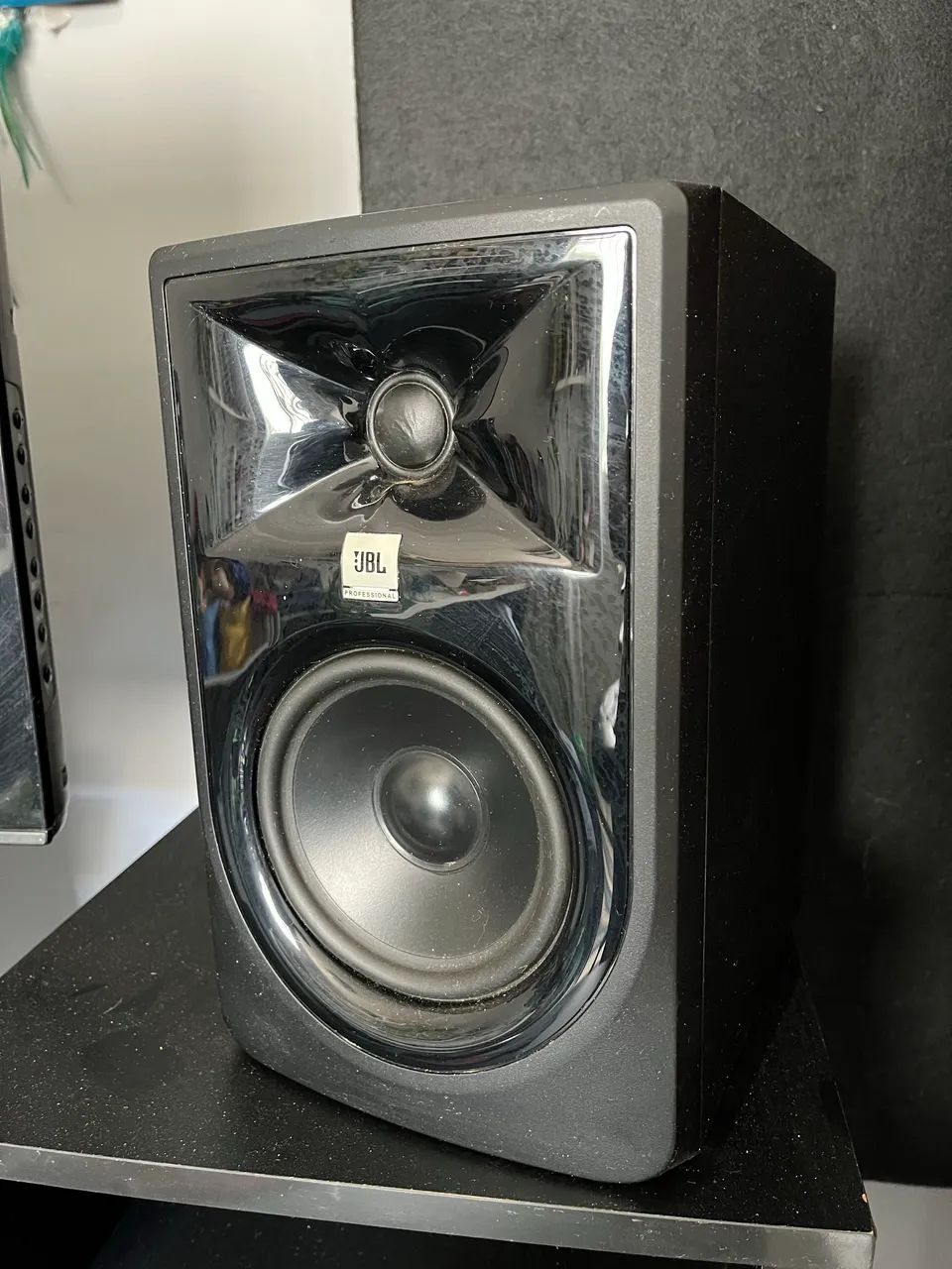 Par de Monitores JBL MKII Series 3 