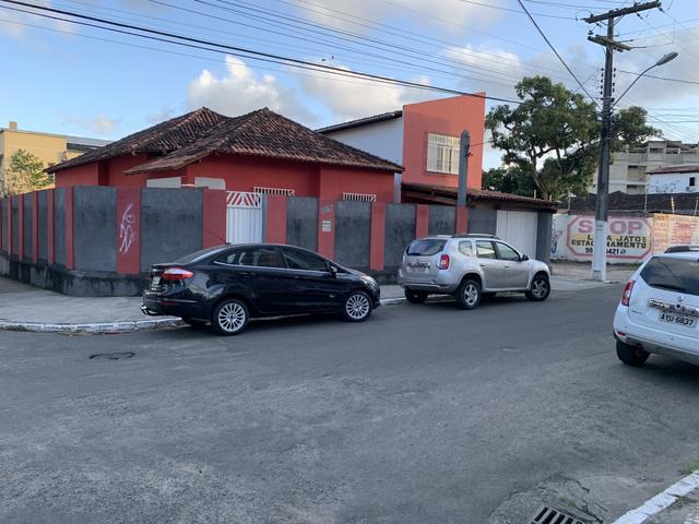 Aluga-se casa ampla para fins comerciais