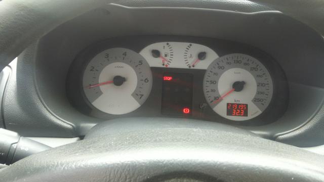 Carro renoult clio sedan 1.0 16vl - Foto 3