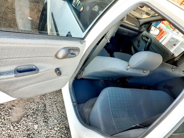 Vendo corsa 1.6 2001 com ar condicionado - Foto 3