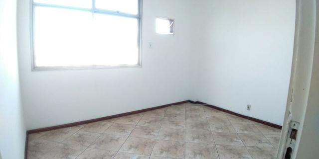 Excelente Apto grande vazio 02Qts com dependência completa garagem elevador Cachambi - Foto 9