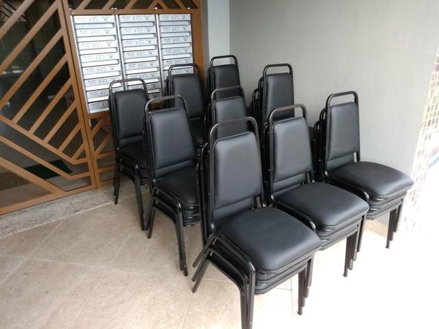 Cadeiras de auditório/formatura e equipamentos