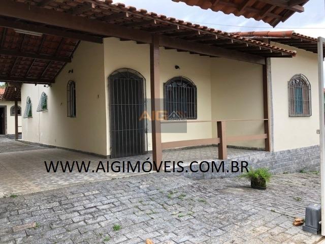 Casa 03 Quartos / Churrasqueira / Portão automático