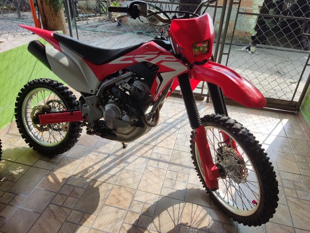 MOTO DE TRILHA CRF