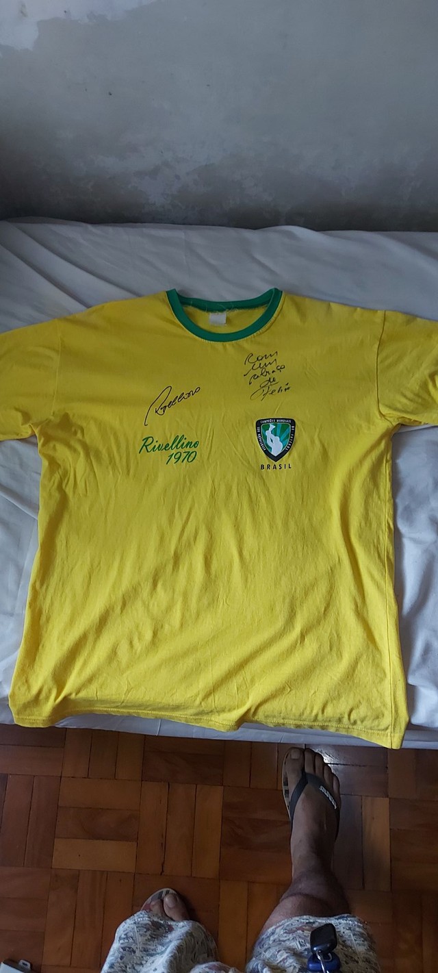 Camiseta da copa de 1970 assinada pelo goleiro Felix