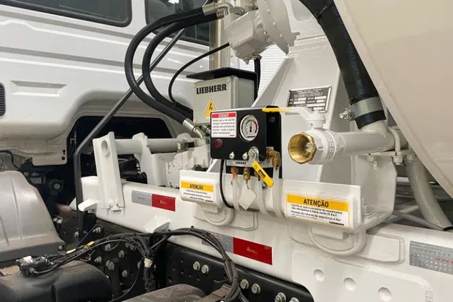 Caminhão Mercedes-Benz Atego 2730 6x4 Betoneira 8m Liebherr - Foto 5