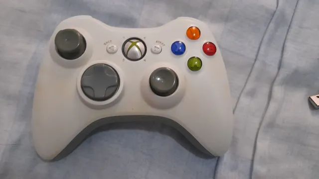 Controle Xbox 360 Sem fio original com problema no carregador de pilha. FUNCIONA só na USB