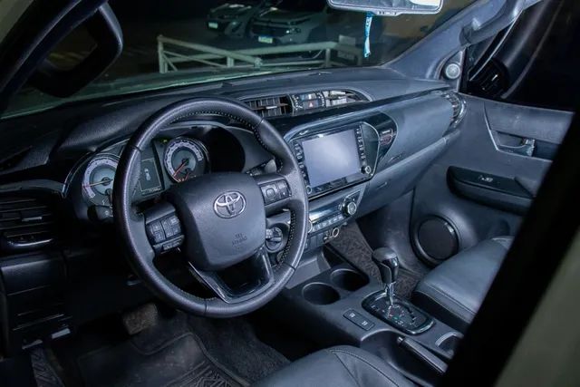 Toyota Hilux 2.8 SRX 4X4 CD 16V DIESEL 4P AUTOMÁTICO