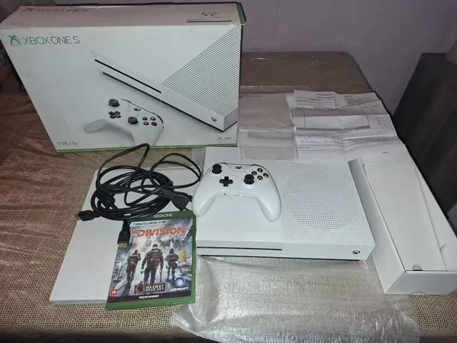 Xbox One S 500GB funcionando perfeitamente 1 controle e jogos no HD