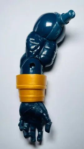 Marvel Legends Braço Esquerdo Peça Baf Thanos Dos Quadrinhos - Foto 2