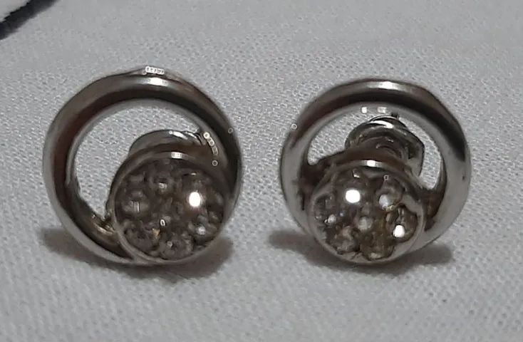 Brinco prata 925 círculo com flor em zircônia branca - Foto 2