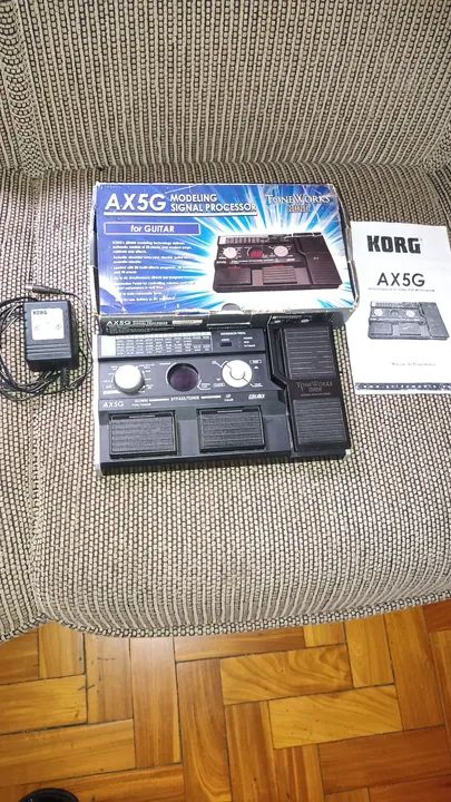 Pedaleira korg tone works ax5g  com caixa manual em portugues muito conservada - Foto 5