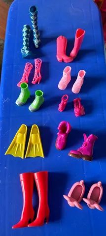 5 pares de sapato Barbie