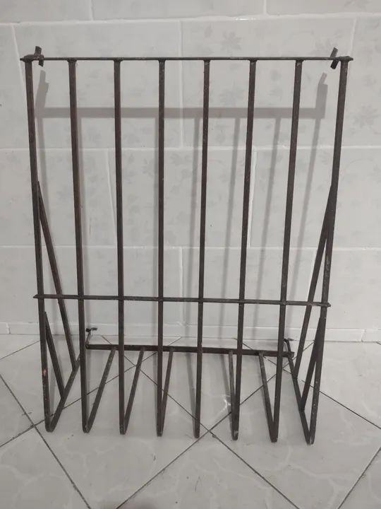 Grade diagonal de ferro grosso - 0,93 cm X 0,36 cm