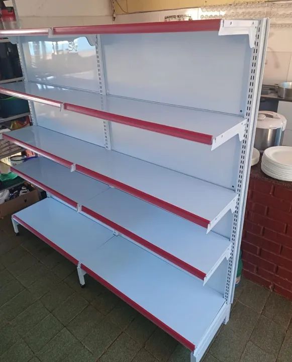 Equipamentos pra ferragistas e supermercado Gôndolas pra comércio 