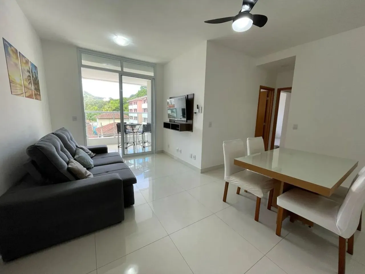Apartamento na Praia das Toninhas, 2 dormitórios, sendo 1 suite, frente rua - Ubatuba - SP