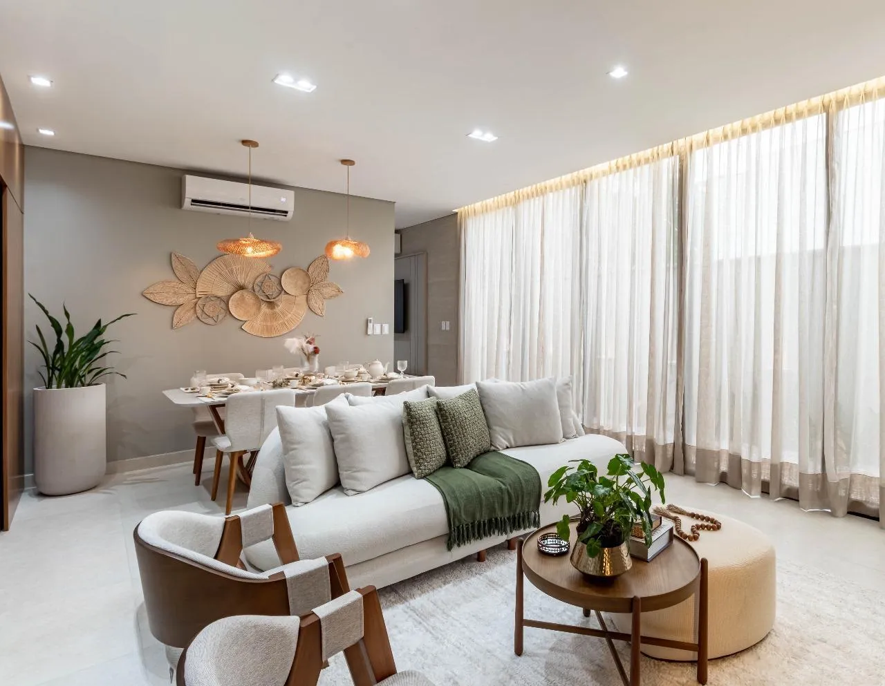 Casa no Mosaico, 100% mobiliada e decorada com 3 suítes, piscina e espaço gourmet