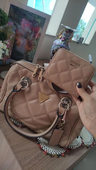 Bolsa e Carteira Guess