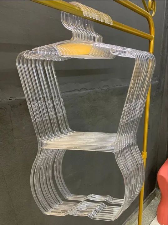 Cabides de plástico transparente para loja