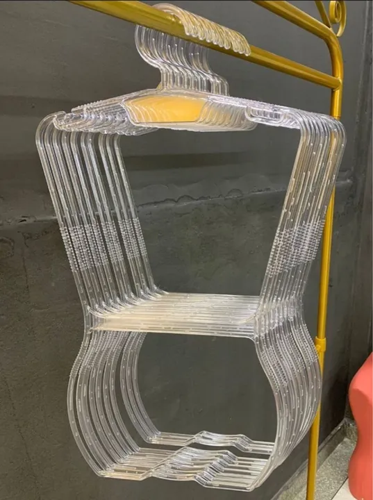 Cabides de plástico transparente para loja