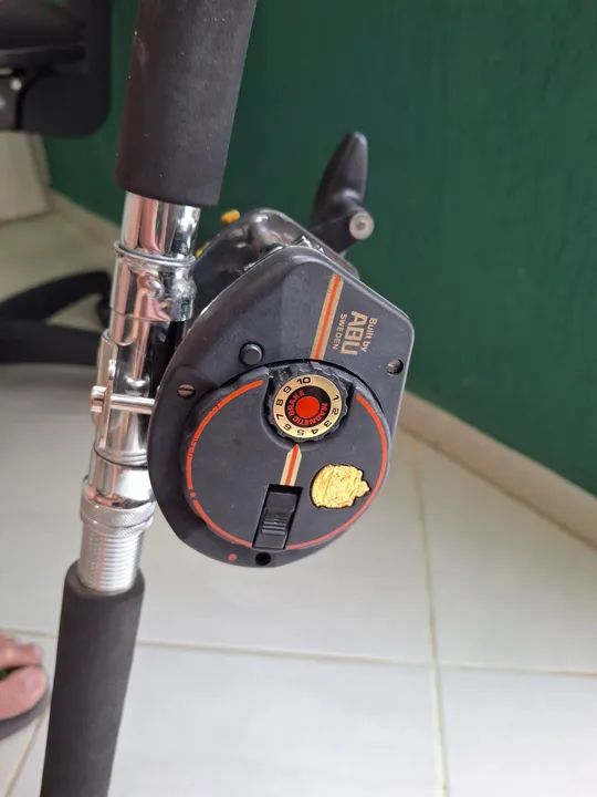 CARRETILHA ABU GARCIA COM VARA SEM USO