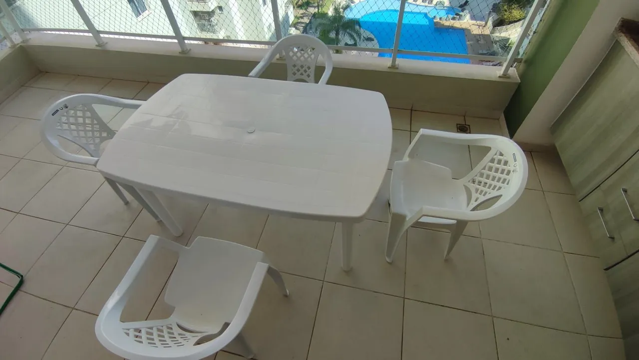 Conjunto de mesa e cadeiras para área externa