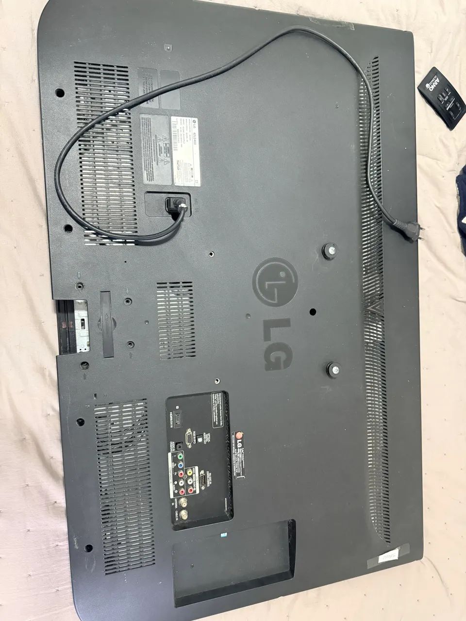 LG TV 42 inches64297328136706121