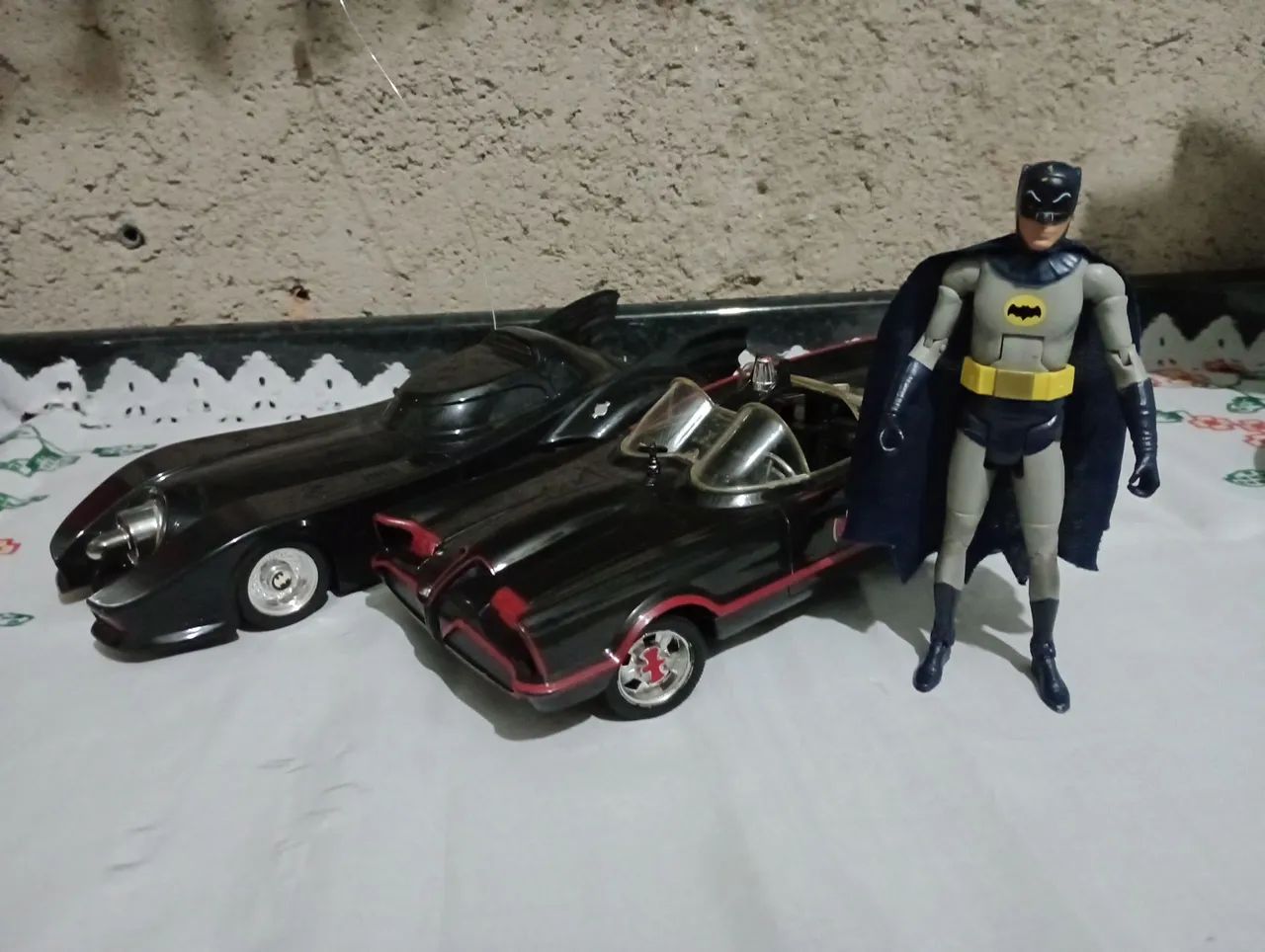 Vendo miniaturas e boneco do Batman 