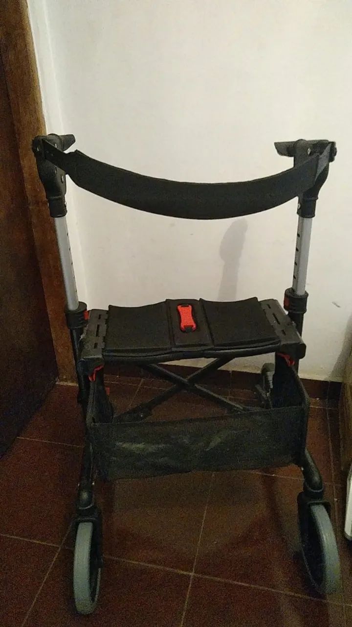 ANDADOR PORTÁTIL 4 rodas giratórias, freios, assento, compacto, leve para transporte - Foto 2