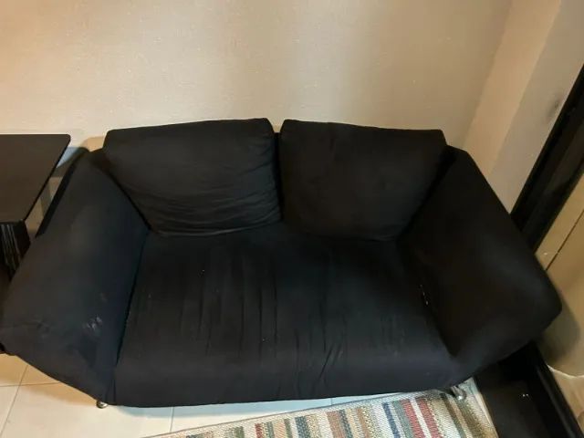 Sofá 2 Lugares Em Tecido Preto Usado - Foto 5