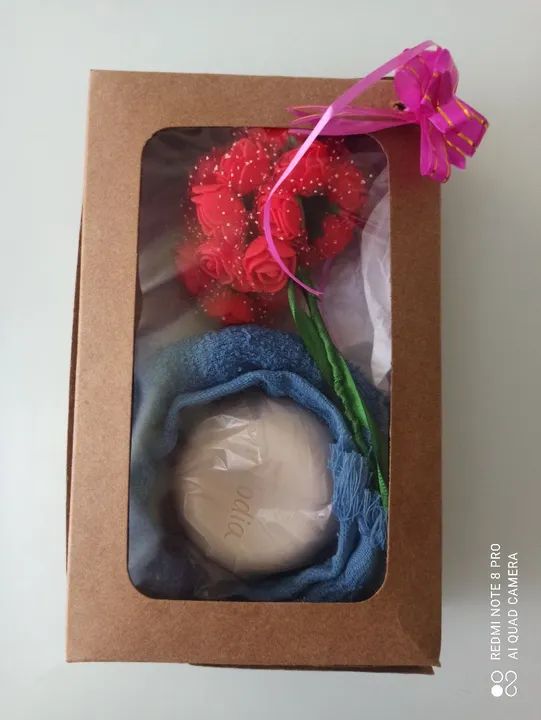 Lindo Kit presentes tolha sabonete todo dia e buquê flores de eva