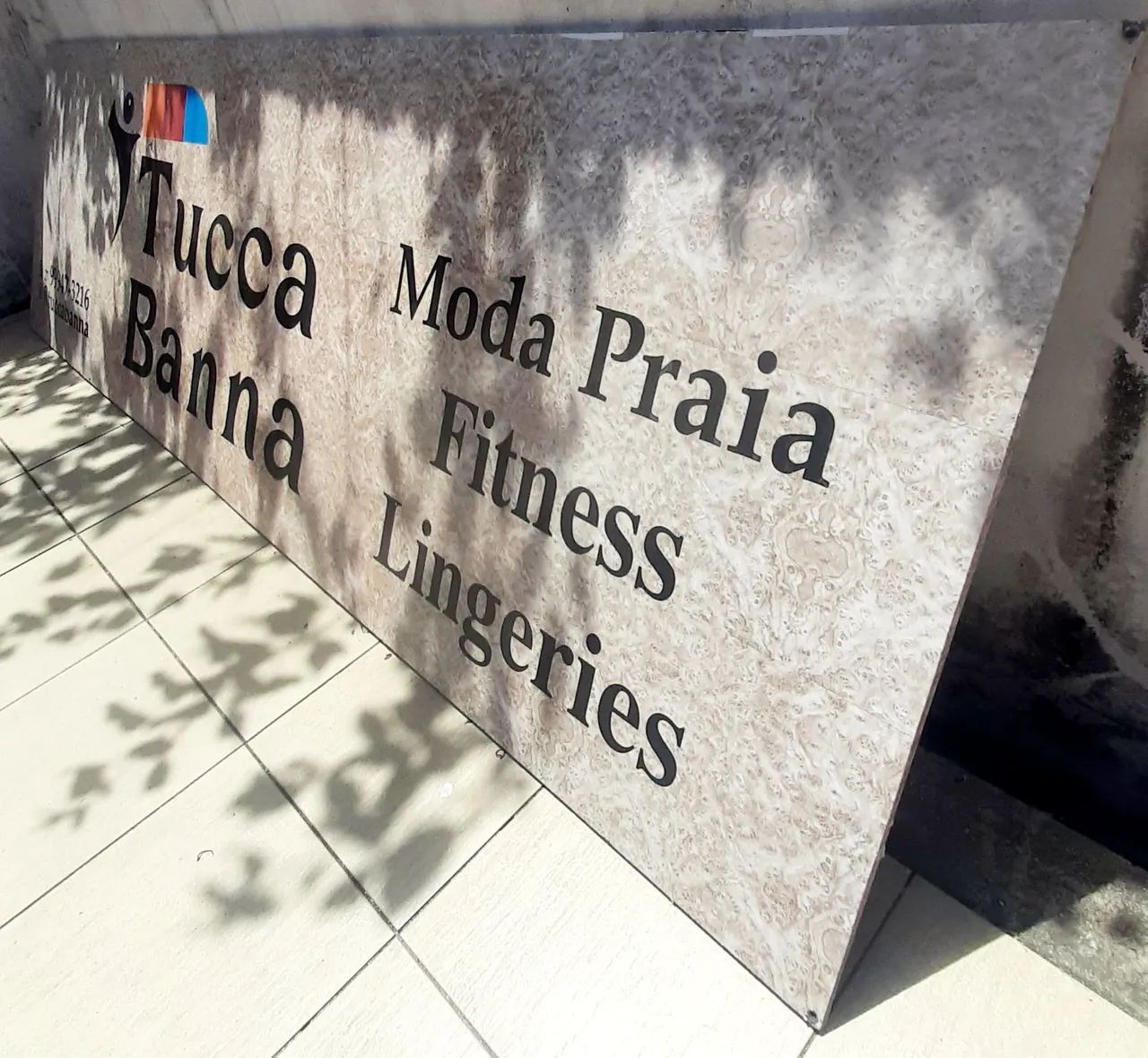 Duas placas de ACM - 4m X 1,25m / 2,15m X 1,25m - Já com estrutura de metal atrás - Foto 3