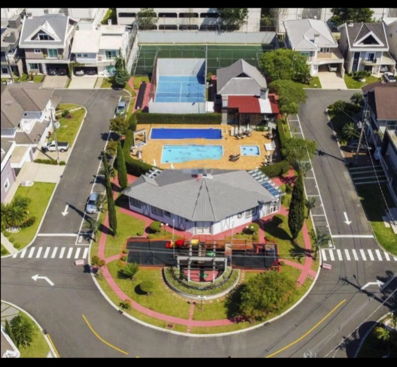 Casa no melhor condomínio clube da região!