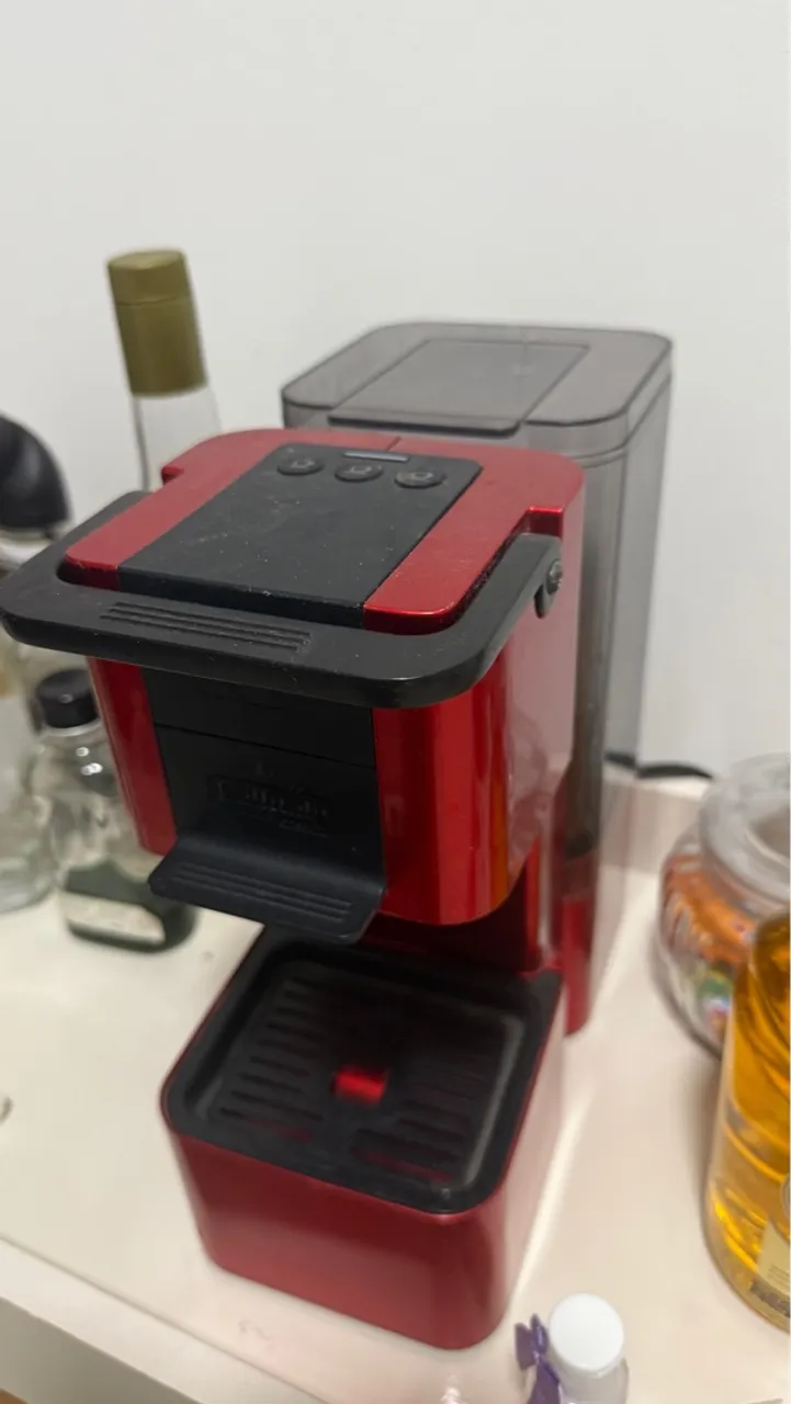 Máquina de Café Expresso Vermelha