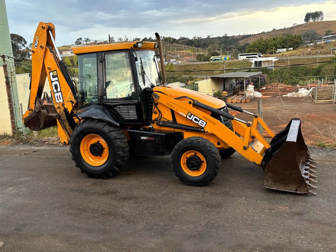 Retroescavadeira JCB - Foto 5