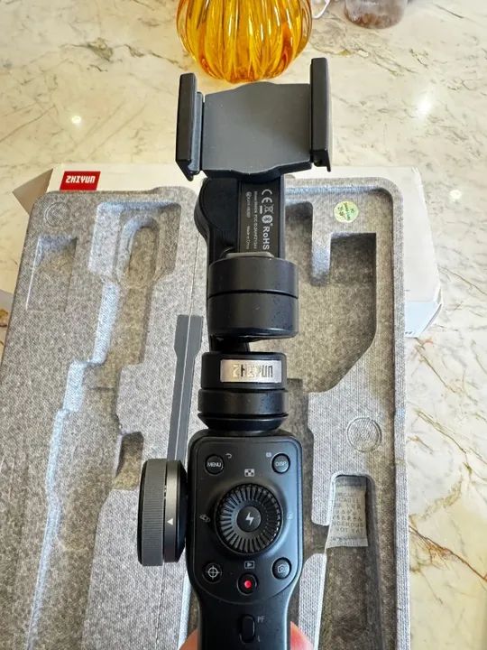 Estabilizador Zhiyun Smooth 4 Gimbal Videos Fotos Celular Cor Preto - Foto 3