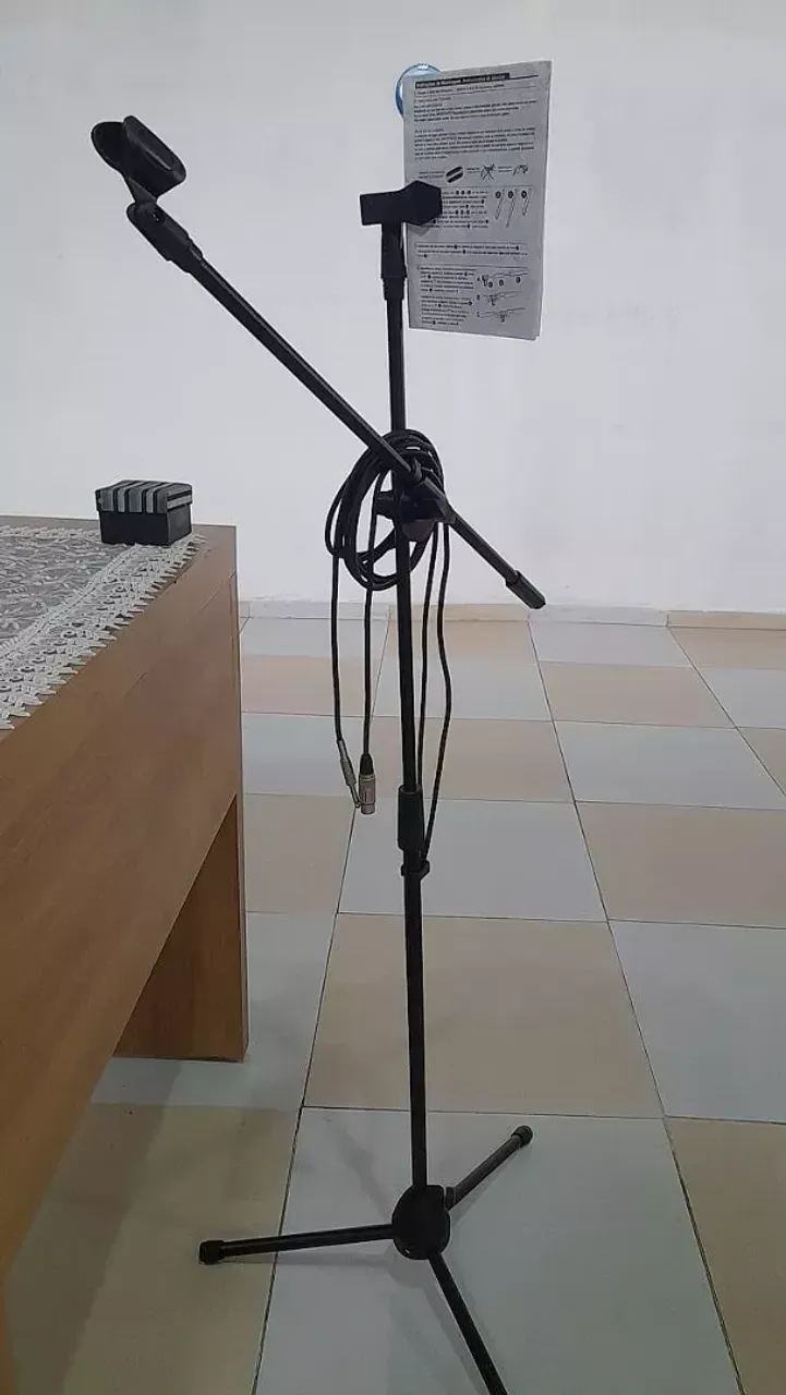 Pedestal P/ Microfone Tripé Girafa Alumínio 2 Cachimbos
