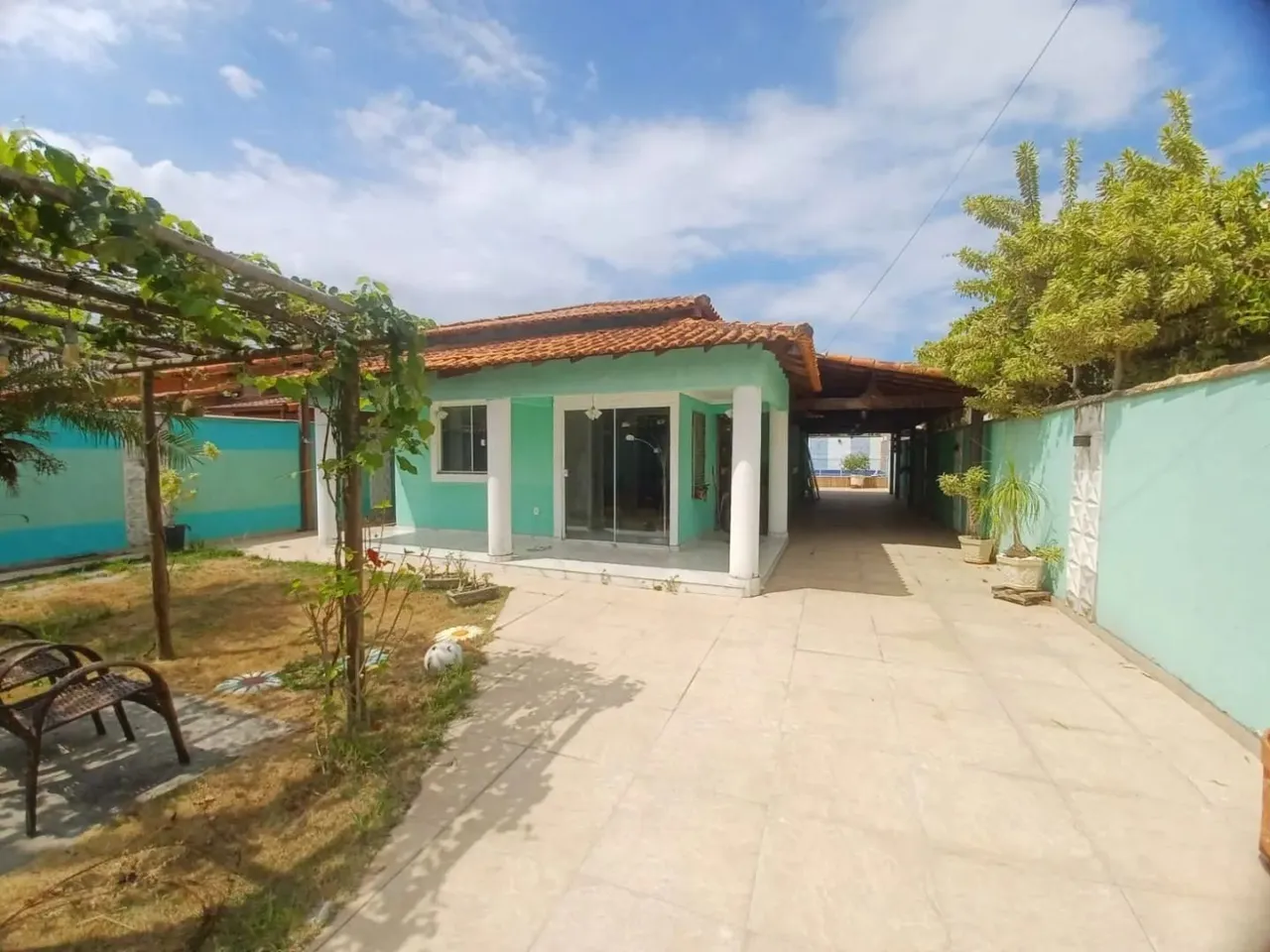 Casa com 3 Quartos Venda por R$ 600.000 ou Aluguel por R$ 4.000/mês - Itaipuaçu - Maricá/R